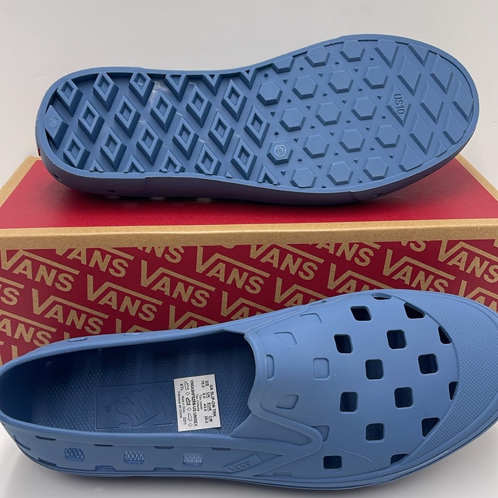 Vans • WMNS Slip-On Trk
Captains Blue
VN0A5HF8ZR8
Sneakers - Picture 4 of 16